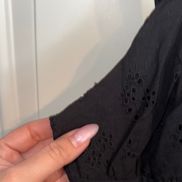 Love tree- Black Cropped Top with Eyelet Detail size Large - Picture 3 of 11